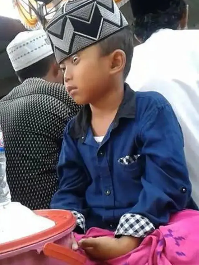 8 Potret Aksi Orang saat Tahan Kantuk Ini Kocak Banget, Bikin Geleng Kepala