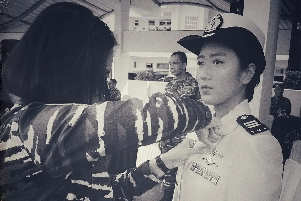 Chef Renatta kenakan seragam TNI AL (Instagram/renatamoeloek)