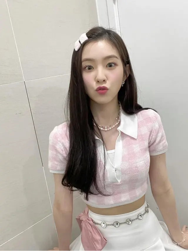 Inspirasi Outfit Valentine Pink ala Irene Red Velvet. [@renebaebae]