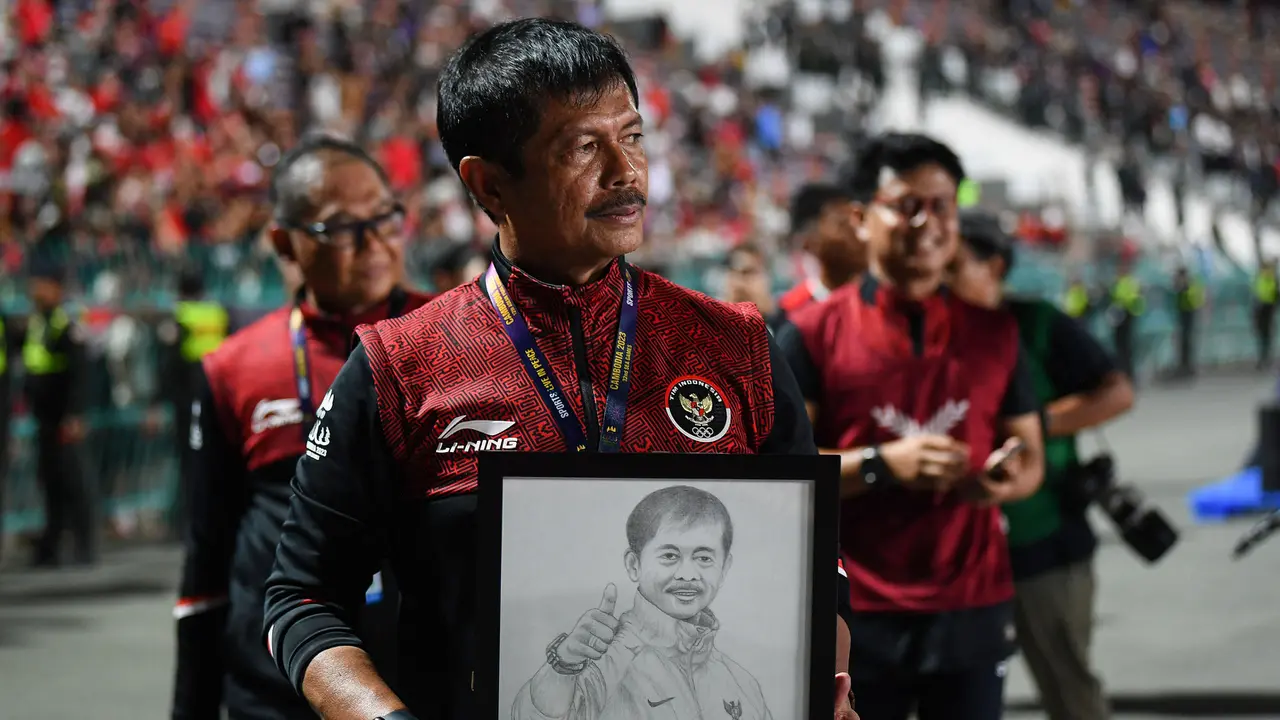 Foto: Mengharukan! Ekspresi Kebahagiaan Pemain dan Ofisial Timnas Indonesia setelah Menyegel Medali Emas SEA Games 2023