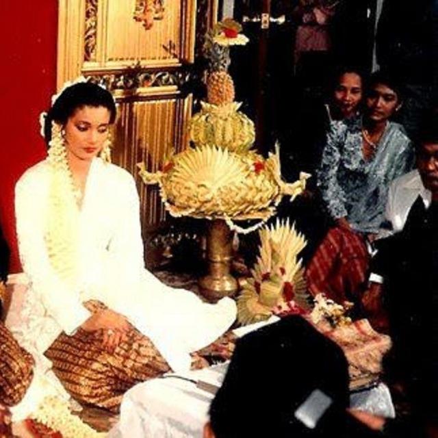 30 Tahun Menikah Kisah Cinta Marissa Haque Dan Ikang Fawzi News Entertainment Fimela Com