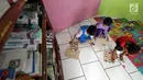 Anak-anak bermain di ruang publik terpadu ramah anak (RPTRA) RPTRA Madusela, Mangga Besar, Jakarta, Senin (12/11). Dalam rancangan APBD 2019, Gubernur DKI Jakarta, Anies Baswedan tidak menganggarkan RPTRA dalam RPJMD 2019. (Liputan6.comm/JohanTallo)