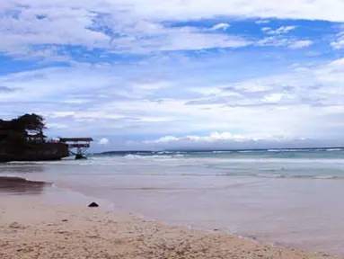 Citizen6, Makasar:Tanjung Bira terletak di Bira, sebelah selatan Propinsi Sulawesi Selatan. Pantai ini sangat tenang dan asri, mengingat lokasinya yang berjarak 4-5 jam perjalanan dari pusat Kota Makasar. (Pengirim: Juny Angan Pratama)