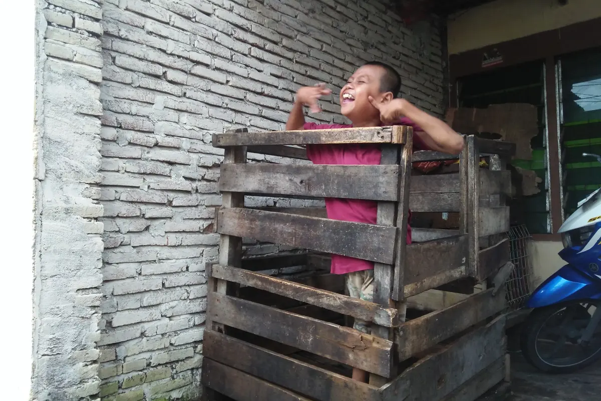Kisah Pemuda Gangguan Mental Dipaksa Tinggal di Bak Kayu