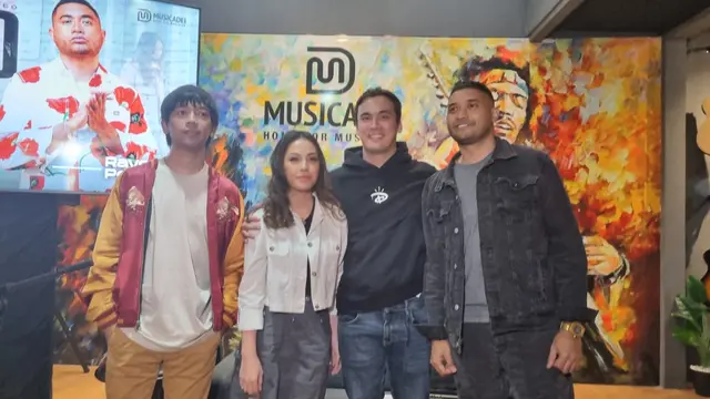 [Fimela] Lady Nayoan jadi model video klip single Rayen Pono