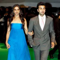 Pertanyaan mengenai pernikahan Ranbir Kapoor dan sang kekasih, Katrina Kaif telah menjadi perbincangan saat ini. Namun lawan main sang aktor di film terbarunya ‘Tamasha’, Deepika Padukone justru mengatakan hal mengejutkan. (Bintang/EPA)