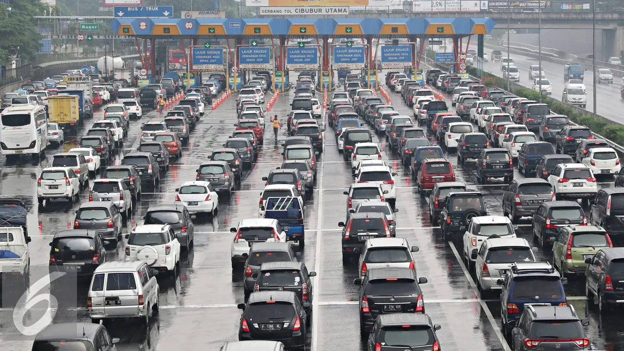 20160505- Kemacetan Mengular di Tol Cibubur-Jakarta- Immanuel Antonius