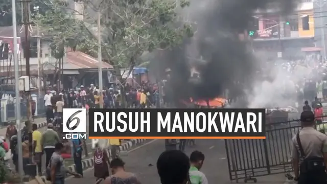 VIDEO: Detik-Detik Warga Bakar Ban di Jalanan Manokwari