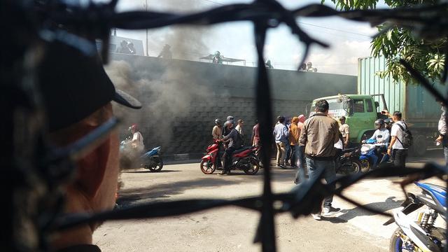 Massa mahasiswa menuntut Kejati Sulsel segera menetapkan tersangka kasus dugaan suap DAK Bulukumba (Liputan6.com/ Eka Hakim)