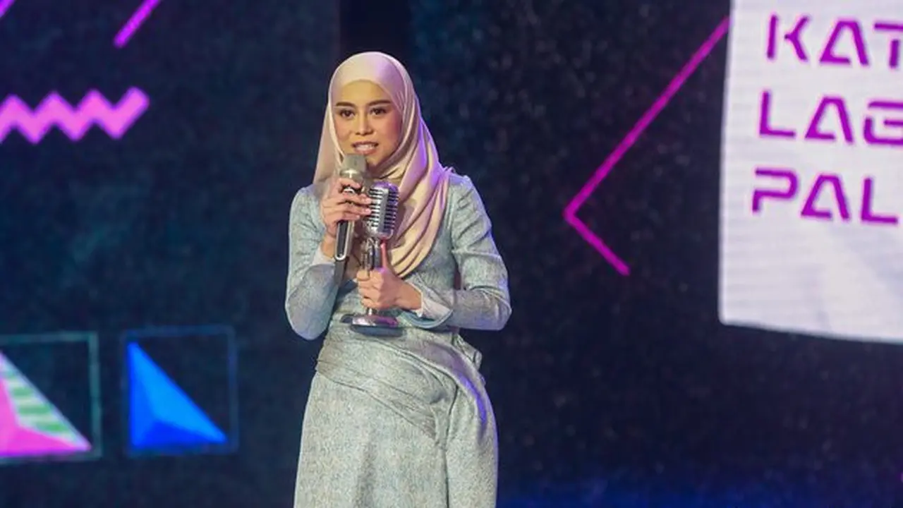 Setahun Vakum, Ini 6 Potret Lesti Kejora Sabet 4 Penghargaan di SCTV Music Awards 2023