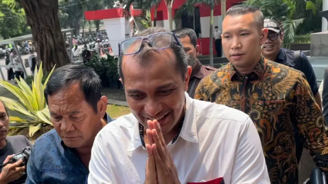 Wakil Menteri Hukum dan Hak Asasi Manusia (Wamenkumham) Edward Omar Sharif Hiariej alias Eddy Hiariej sambangi KPK untuk mengkarifikasi laporan IPW. (Liputan6.com/Fachrur Rozie)
