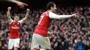 Striker Arsenal, Henrikh Mkhitaryan berselebrasi setelah berhasil mencetak gol ke gawang Watford pada lanjutan pertandingan Liga Inggris di Emirates Stadium, Minggu (11/3). Arsenal sukses mengandaskan Watford dengan skor menyakinkan 3-0. (AP/Matt Dunham)