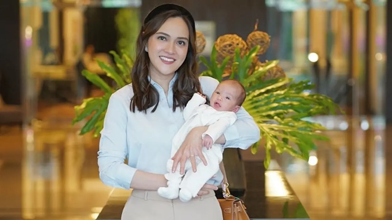 Dua Minggu Melahirkan, Ini 7 Potret Terbaru Shandy Aulia yang Tetap Langsing