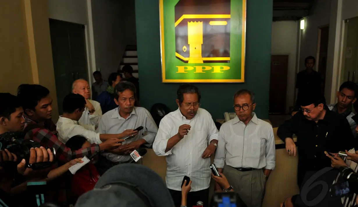 Anggota Majelis Syariah PPP ini mengungkapkan alasannya digelar Muktamar tak lain ingin menyelamatkan partai berlambang kabah tersebut, Jakarta, Senin (18/8/14). (Liputan6.com/Johan Tallo)