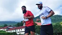 Sylvano Comvalius menjalani latihan perdana di Persipura Jayapura. (Bola.com/Iwan Setiawan)