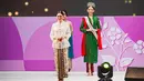 Syifa Hadju memperlihatkan momen bahagianya bisa merayakan Hari Kebaya Nasional bersama ribuan perempuan di Istora Senayan, Rabu (24/7/2024). Dalam kesempatan tersebut, aktris berusia 24 tahun ini tampil di atas panggung bersama Puteri Indonesia Lingkungan 2024 dan Prilly Latuconsina. (Liputan6.com/IG/@syifahadju)