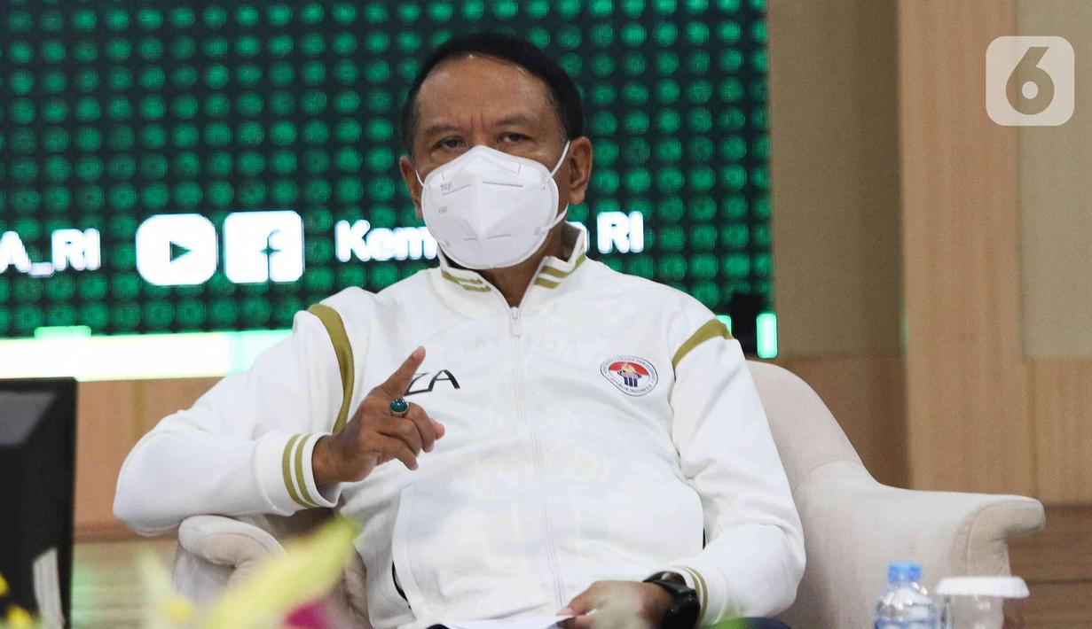 Menpora Zainudin Amali saat bertemu dengan pemain Timnas Sepak Bola Amputasi Indonesia di Gedung Kemenpora, Jakarta, Kamis (17/3/2022). Timnas Sepak Bola Amputasi Indonesia baru saja memastikan diri lolos ke Piala Dunia Amputasi 2022 di Turki. (Liputan6.com/Herman Zakharia)