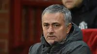 FA memanggil manajer Manchester United, Jose Mourinho, terkait komentar negatifnya jelang pertandingan melawan Manchester City di Premier League 2017-2018. (AFP/Oli Scarff)