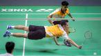 Indonesia tak menyisakan satu pun wakilnya di babak final turnamen bulu tangkis Indonesia Open 2024 setelah satu-satunya wakil tersisa di babak semifinal, pasangan Sabar Karyaman/Moh Reza Pahlevi disingkirkan ganda putra Malaysia, Man Wei Chong/Kai Wun Tee dalam duel dua game 27-29, 13-21 di Istora Senayan, Jakarta, Sabtu (8/6/2024). Dengan hasil ini, Indonesia kembali melanjutkan puasa gelar setelah terakhir meraihnya lewat pasangan Marcus Fernaldi Gideon/Kevin Sanjaya Sukamuljo pada edisi 2021. (Bola.com/Bagaskara Lazuardi)
