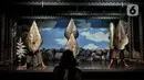 Seniman saat berlatih pementasan wayang orang di Gedung Pertunjukan Wayang Orang Bharata, Senen, Jakarta, Minggu (4/4/2021). Latihan tetap digelar sehingga seniman masih dapat berkarya di masa pandemi COVID-19. (merdeka.com/Iqbal S. Nugroho)