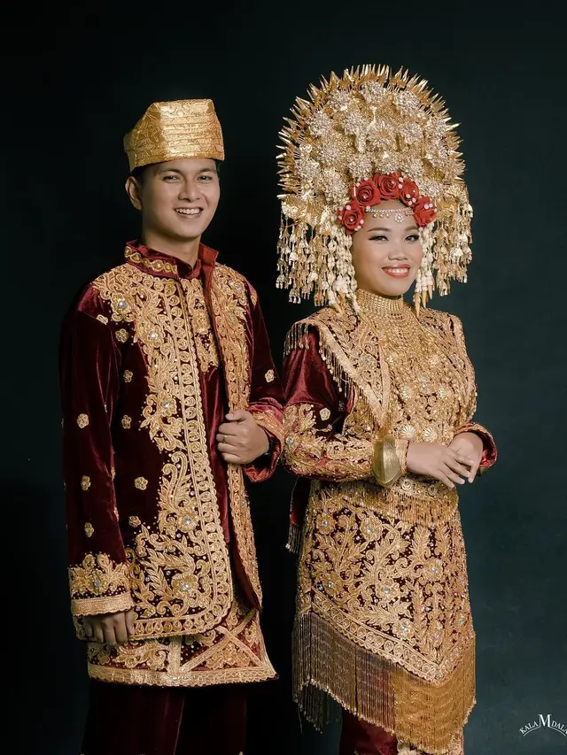 Mumuk Gomez kenakan suntiang minang. (Sumber: Instagram/mumukgomez)