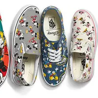 Siapa disini yang suka pakai sepatu kets untuk kuliah?