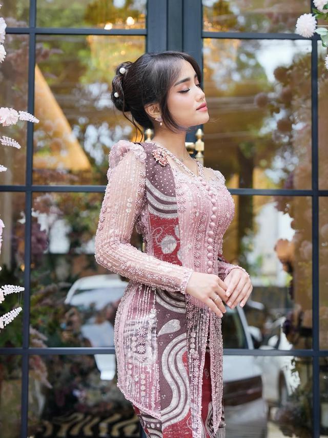 Potret Fuji di Pertunangan Frans Faisal Sang Kakak (credit: instagram/fuji_an)