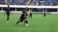 PSIS Semarang menggelar latihan perdana menyambut musim 2020 di Stadion Citarum, Semarang, Kamis (30/1/2020). (Bola.com/Vincentius Atmaja)