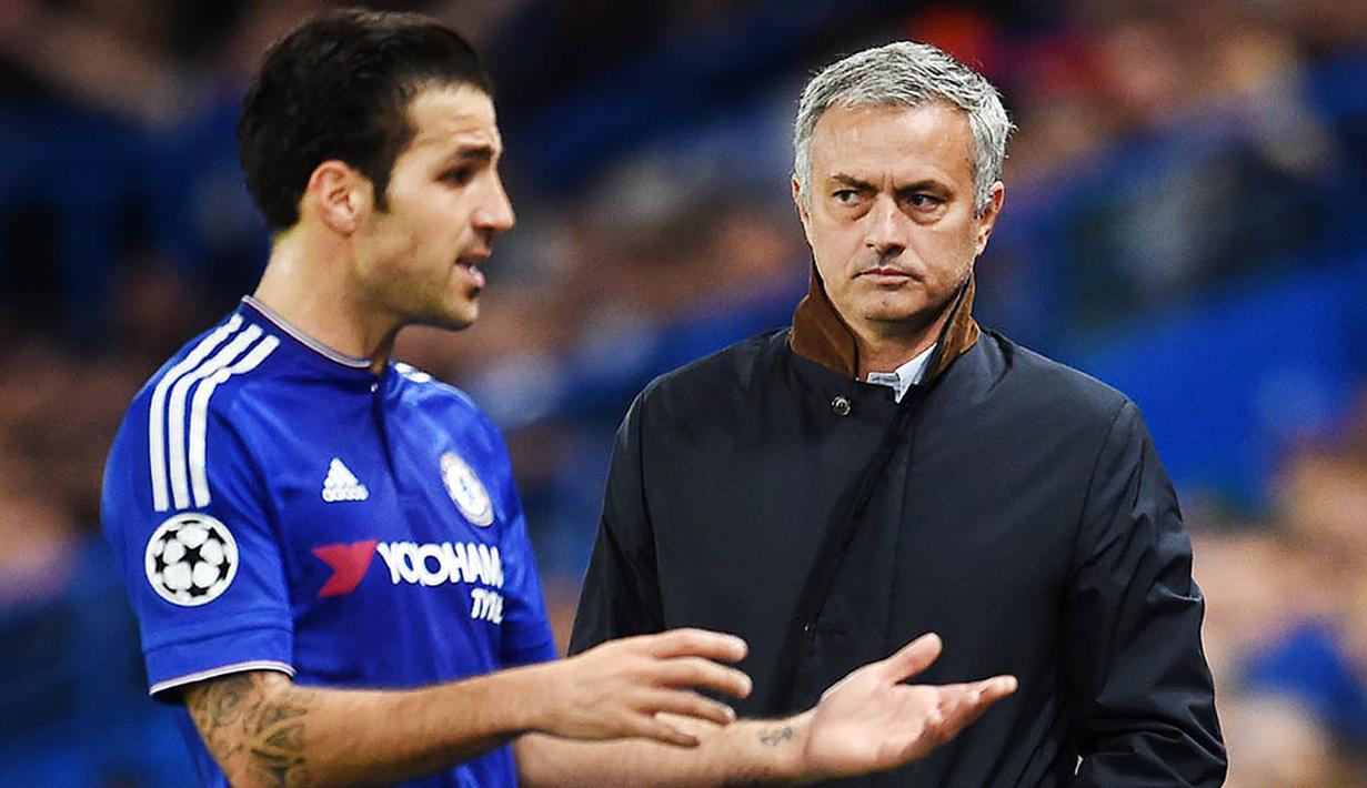 7. Cesc Fabregas - Menjadi anak emas dari Mourinho karena aksinya musim lalu. Namun musim ini pesepak bola Spanyol itu tidak bisa mencetak gol dan hanya mampu membuat dua assit pada ajang Premier League. (EPA/Andy Rain)