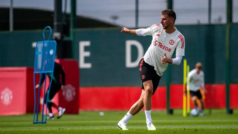 Foto: Mason Mount Pamer Skill di Latihan Perdana MU