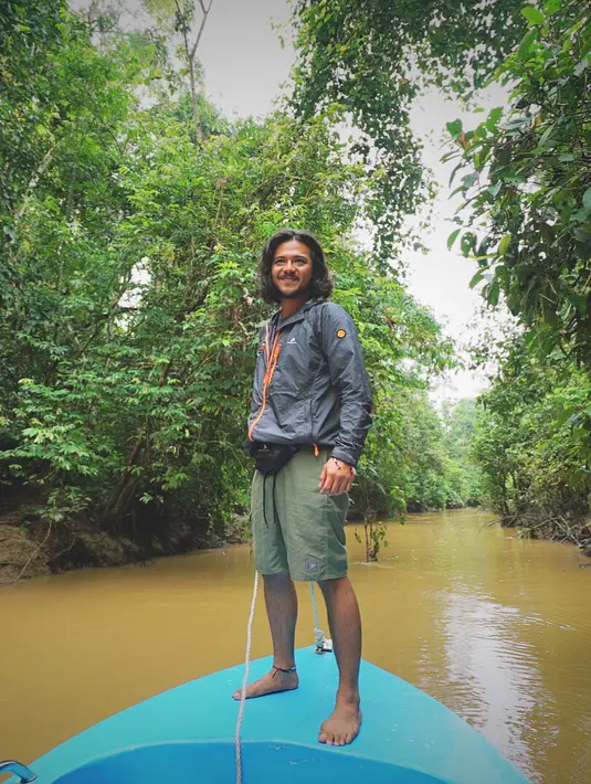 Berdasarkan manajer Ramon, Adi saat dihubungi awak media mengaku bahwa bintang film Hari Ini Pasti Menang itu banyak di luar kota. (Instagram/ramonytungka)