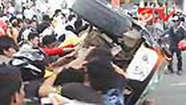 Unjuk Rasa Tolak BBM di Kendari Ricuh