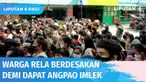 Ribuan warga berdesakan untuk mendapatkan angpao imlek yang dibagikan oleh Pengurus Vihara Amurwa Bhumi Graha Teluk Bitung, Bandar Lampung. Setiap warga mendapatkan angpao mulai dari Rp 10-20 ribu.