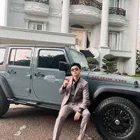 Indra Kenz ramai jadi sorotan usai sebut miskin adalah privilege. (Sumber: Instagram/indrakenz)