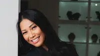 Melihat gaya busana Anggun C Sasmi dan Maudy Ayunda pakai dress rancangan Wilsen Willim (@anggun_cipta)