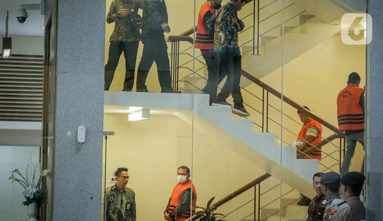 Dalam OTT ini, KPK berhasil mengamankan barang bukti uang tunai senilai Rp551,5 juta dari nilai dugaan suap Rp1,7 miliar. (Liputan6.com/Faizal Fanani)
