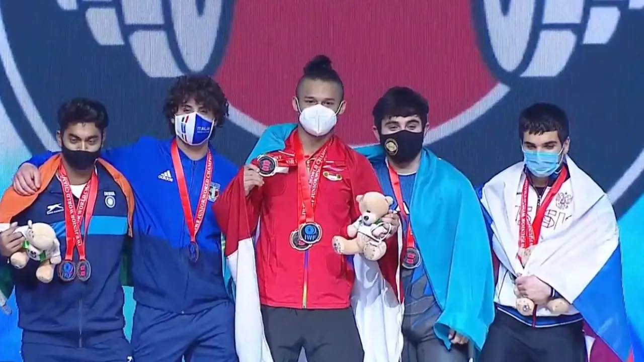Lifter Indonesia Rizky Juniansyah Pecahkan 3 Rekor Dunia Angkat Besi