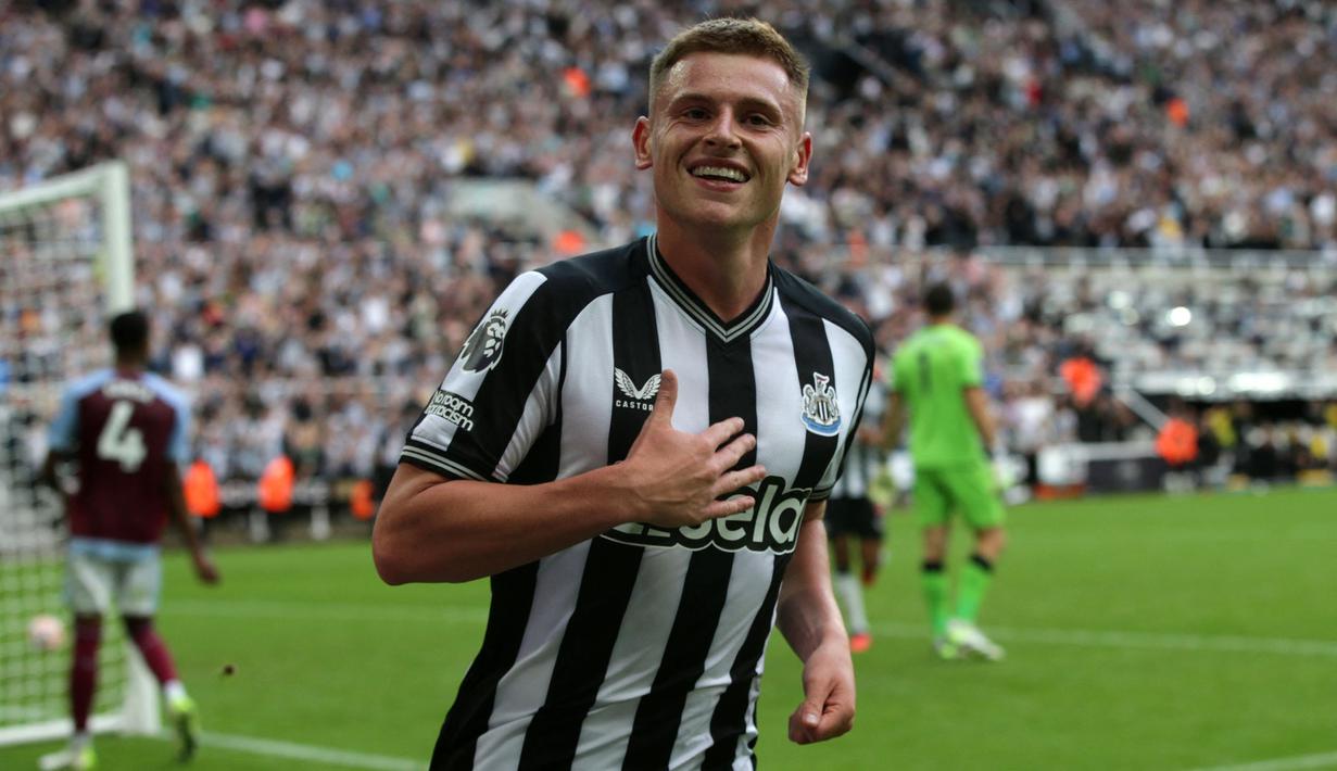 Dipromosikan dari tim akademi Leicester City U-21 ke tim utama The Foxes pada awal musim 2017/2018, Harvey Barnes akhirnya harus menyaksikan timnya terdegradasi pada akhir musim 2022/2023. Ia akhirnya berlabuh ke Newcastle United, salah satu wakil Inggris di Liga Champions musim 2023/2024 dengan nlai transfer 44 juta euro. (AFP/Ian Hodgson)