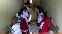 VIDEO: Murid SDN 24 Luaor Belajar di Dapur dan Trotoar Sekolah