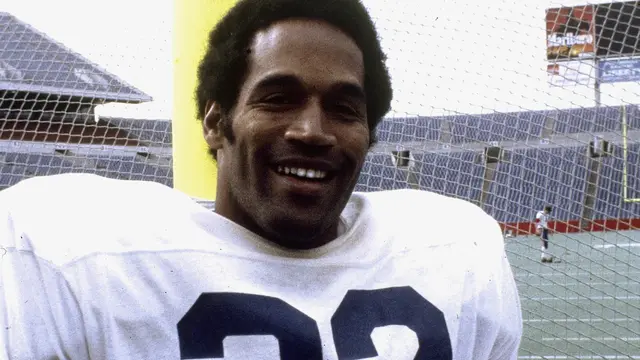 O.J. Simpson (OJ Simpson), bintang sepak bola dan aktor Hollywood yang dibebaskan dari tuduhan membunuh mantan istri dan temannya. Ia meninggal dunia pada Rabu (10/4/2024). (File AP)