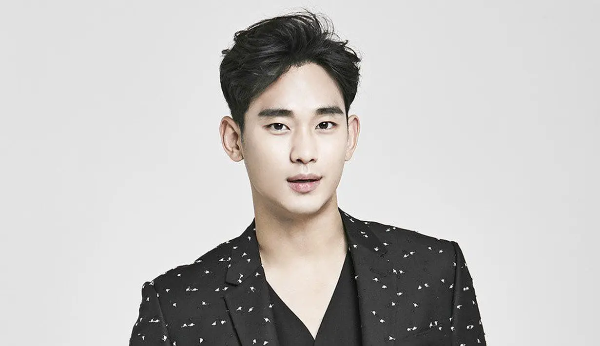 Ia pertama kali terjun di dunia akting sebagai peran pembantu dalam komedi situasi berjudul Kimchi Cheese Smile. Namanya semakin dikenal publik setelah bermain dalam drama Will It Snow For Christmas? (Foto: Allkpop.com)