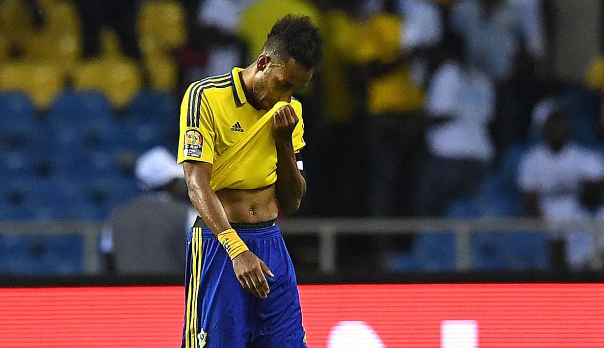Pierre Emerick Aubameyang - Bomber Arsenal ini gagal membawa negaranya ke putaran Final Piala Dunia 2022. Gabon hanya finis di posisi kedua Grup F Kualifikasi Piala Dunia zona CAF dengan mengemas tujuh poin dari hasil dua kemenangan, satu hasil imbang, dan tiga kekalahan. (AFP/Gabriel Bouys)