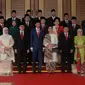 Presiden Joko Widodo dan Wakil Presiden Jusuf Kalla serta para pimpinan tinggi lembaga negara berfoto bersama sebelum menghadiri pembukaan Sidang Tahunan MPR Tahun 2019 di Kompleks Parlemen, Senayan, Jakarta, Jumat (16/8/2019). (Liputan6.com/ Johan Tallo)