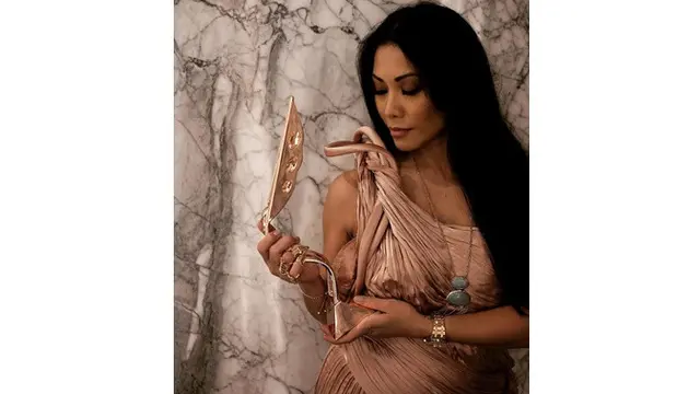 7 Gaya Anggun saat Hadiri Asian Television Awards, Raih Penghargaan