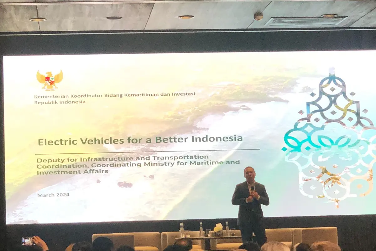 Deputi Bidang Infrastruktur dan Transportasi Kemenko Bidang Kemaritiman dan Investasi (Kemenko Marves), Rachmat Kaimuddin, dalam konferensi pers Update dan Sosialisasi Insentif atas Investasi KBLBB kepada Stakeholder, di Park Hyatt Jakarta.