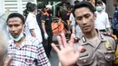 Sebanyak enam orang ditemukan tewas di sebuah rumah di Jalan Pulomas Utara No 7A, Pulogadung, Jakarta Timur, Selas (27/12). Diduga mereka satu keluarga yang menjadi korban perampokan dan pembunuhan. (Liputan6.com/Faizal Fanani)