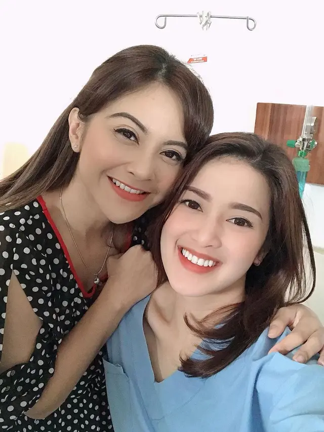 Jadi Ibu dan Anak di Sinetron, Ini 7 Potret Kompak Tiwi Eks T2 dan Rosiana Dewi