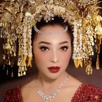 Nikit Willy mengenakan adat pernikahan Minangkabau lengkap dengan suntiang. Marlen dalam Instagramnya mengatakan jika makeup Nikita mengenakan lipstik maroon glossy sesuai dengan warna kebayanya. Di bagian bawah bulu mata ditambah dengan maskara, dan eyeshadow cokelat. Standout di bagian bibir