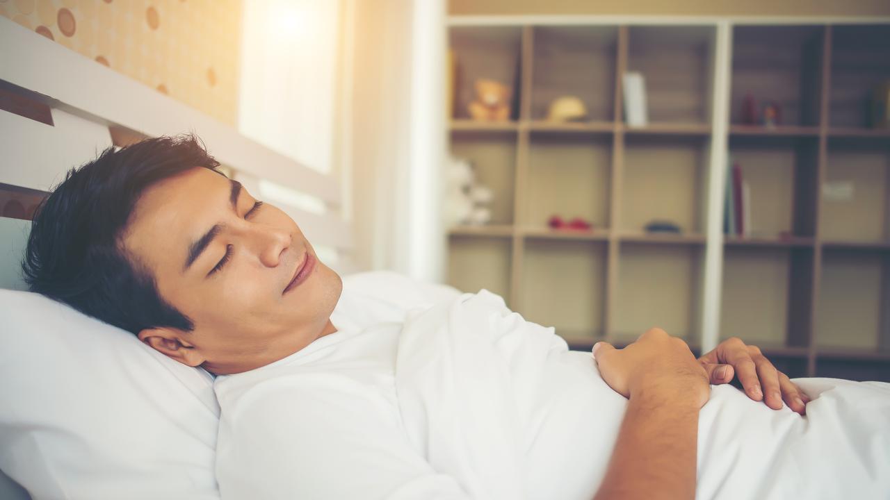 Ilustrasi laki-laki tidur, bermimpi