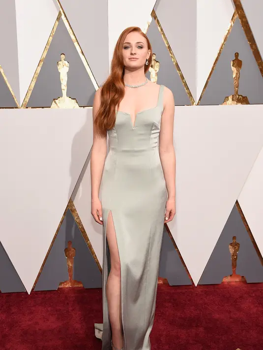 Tampaknya Joe sudah menemukan tambatan hatinya yang merupakan lawan mainnya di film Game of Thrones. Rumor kedekatan keduanya berawal dari acara MTV European Music Awards, dimana keduanya terlihat mesra. (AFP/Bintang.com)